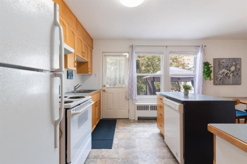 36 Poplar Crescent, Springbrook, AB - Indoor Photo Showing Kitchen
