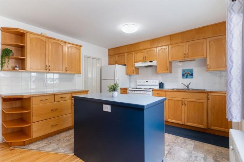 36 Poplar Crescent, Springbrook, AB - Indoor Photo Showing Kitchen With Double Sink