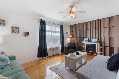 36 Poplar Crescent, Springbrook, AB - Indoor Photo Showing Living Room
