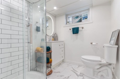 36 Poplar Crescent, Springbrook, AB - Indoor Photo Showing Bathroom