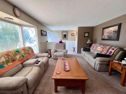 165 Mcpherson Drive, Hinton, AB - Indoor Photo Showing Living Room