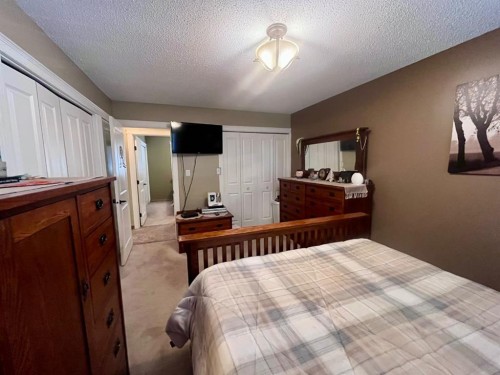 165 Mcpherson Drive, Hinton, AB - Indoor Photo Showing Bedroom