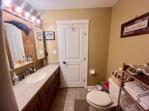 165 Mcpherson Drive, Hinton, AB - Indoor Photo Showing Bathroom