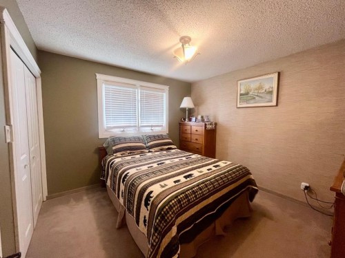 165 Mcpherson Drive, Hinton, AB - Indoor Photo Showing Bedroom