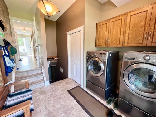165 Mcpherson Drive, Hinton, AB - Indoor Photo Showing Laundry Room