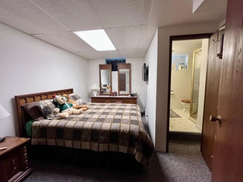 165 Mcpherson Drive, Hinton, AB - Indoor Photo Showing Bedroom