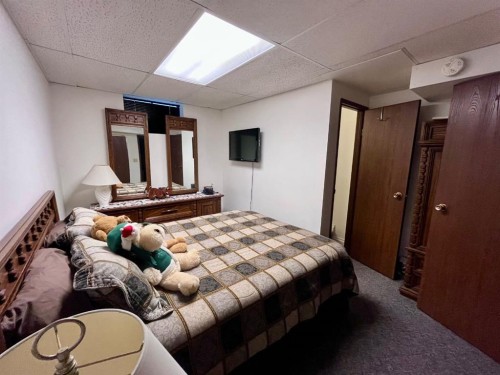 165 Mcpherson Drive, Hinton, AB - Indoor Photo Showing Bedroom