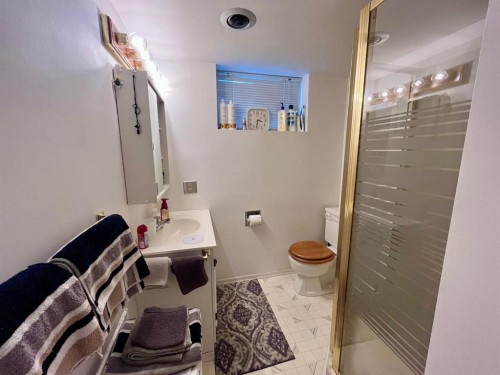 165 Mcpherson Drive, Hinton, AB - Indoor Photo Showing Bathroom