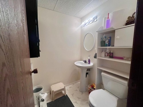 165 Mcpherson Drive, Hinton, AB - Indoor Photo Showing Bathroom