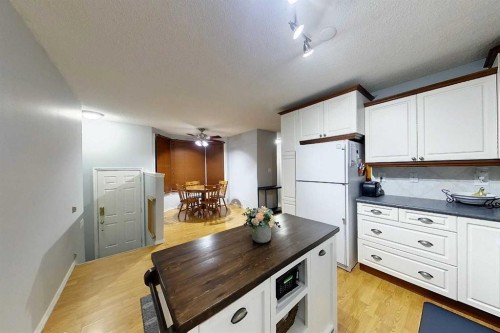 5701 9 Avenue, Edson, AB - Indoor Photo Showing Kitchen
