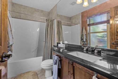 202-108 Armstrong Place, Canmore, AB - Indoor Photo Showing Bathroom