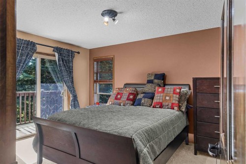 202-108 Armstrong Place, Canmore, AB - Indoor Photo Showing Bedroom