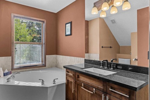 202-108 Armstrong Place, Canmore, AB - Indoor Photo Showing Bathroom