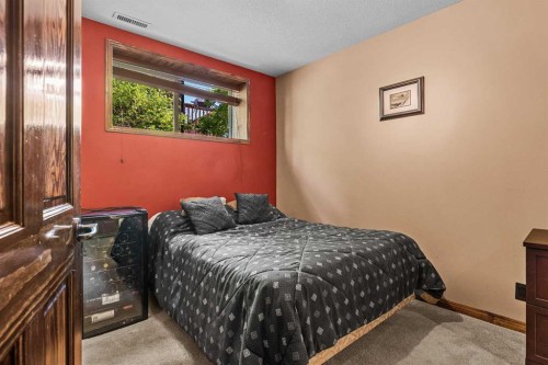 202-108 Armstrong Place, Canmore, AB - Indoor Photo Showing Bedroom