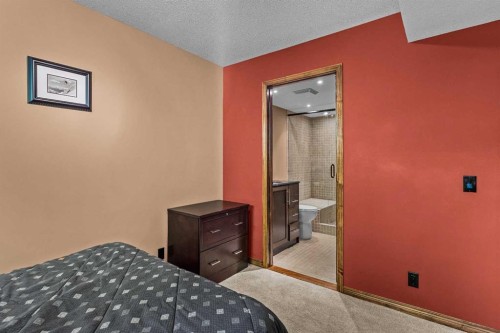 202-108 Armstrong Place, Canmore, AB - Indoor Photo Showing Bedroom