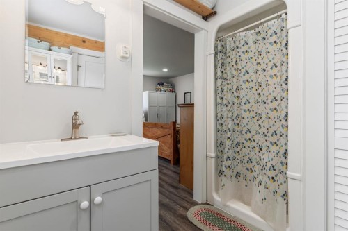 816 Baptiste Drive, West Baptiste, AB - Indoor Photo Showing Bathroom