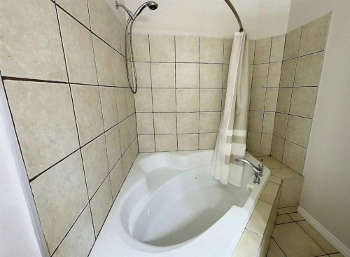 1622 41A Street, Edson, AB - Indoor Photo Showing Bathroom