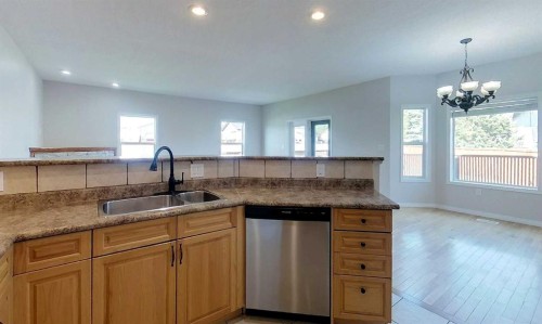1622 41A Street, Edson, AB - Indoor Photo Showing Kitchen With Double Sink