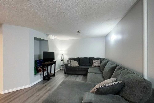 1402 Edson Drive, Edson, AB - Indoor Photo Showing Living Room