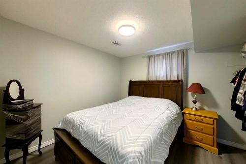 1402 Edson Drive, Edson, AB - Indoor Photo Showing Bedroom