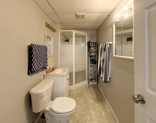 1402 Edson Drive, Edson, AB - Indoor Photo Showing Bathroom