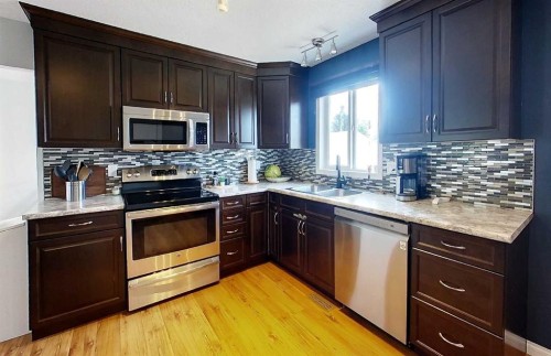 1402 Edson Drive, Edson, AB - Indoor Photo Showing Kitchen With Double Sink