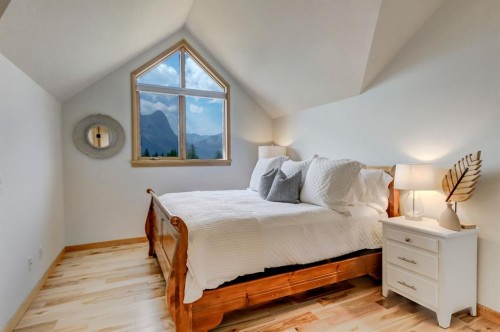 25-300 Eagle Terrace Road, Canmore, AB - Indoor Photo Showing Bedroom