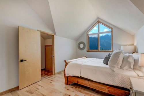 25-300 Eagle Terrace Road, Canmore, AB - Indoor Photo Showing Bedroom