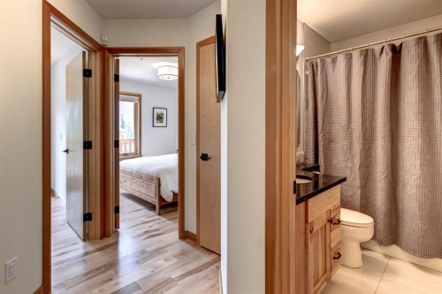 25-300 Eagle Terrace Road, Canmore, AB - Indoor Photo Showing Bathroom
