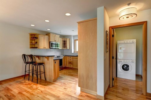 25-300 Eagle Terrace Road, Canmore, AB - Indoor Photo Showing Kitchen