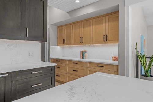 610 Larch Place, Canmore, AB - Indoor Photo Showing Kitchen