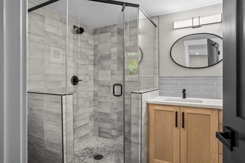 610 Larch Place, Canmore, AB - Indoor Photo Showing Bathroom