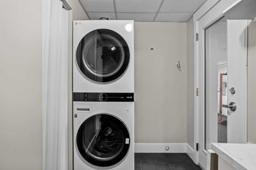 610 Larch Place, Canmore, AB - Indoor Photo Showing Laundry Room