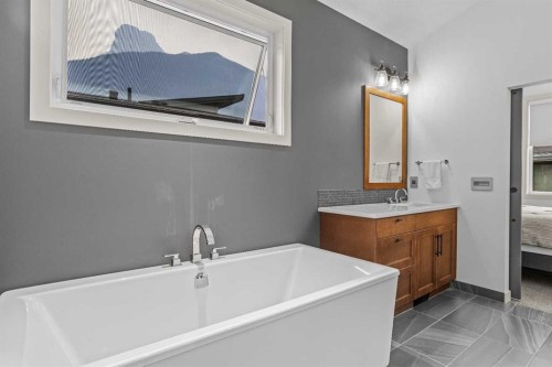 401 Stewart Creek Close, Canmore, AB - Indoor Photo Showing Bathroom