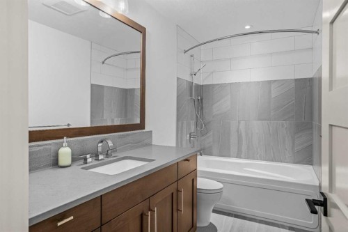 401 Stewart Creek Close, Canmore, AB - Indoor Photo Showing Bathroom