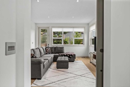 401 Stewart Creek Close, Canmore, AB - Indoor Photo Showing Living Room