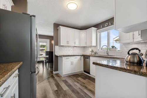 4726 44  Street, Mayerthorpe, AB - Indoor Photo Showing Kitchen With Upgraded Kitchen