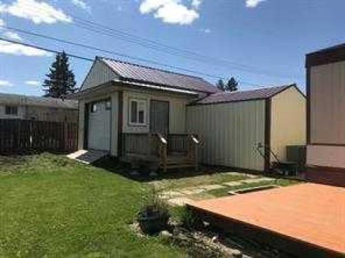 407 9 Street, Fox Creek, AB - Outdoor