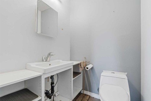 22 Hillside Avenue, Swan Hills, AB - Indoor Photo Showing Laundry Room