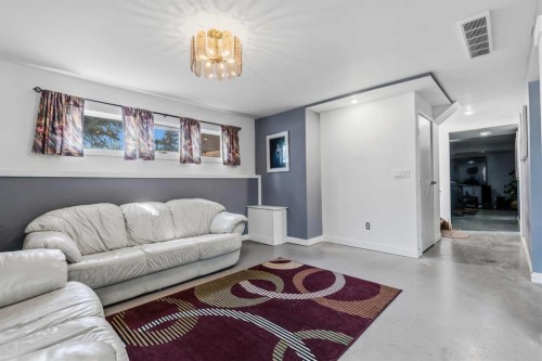 22 Hillside Avenue, Swan Hills, AB - Indoor Photo Showing Living Room