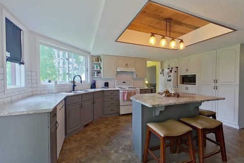 4609 Champagne Drive, Athabasca, AB - Indoor Photo Showing Kitchen