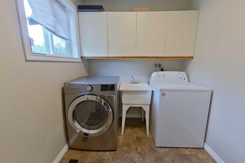 4609 Champagne Drive, Athabasca, AB - Indoor Photo Showing Laundry Room