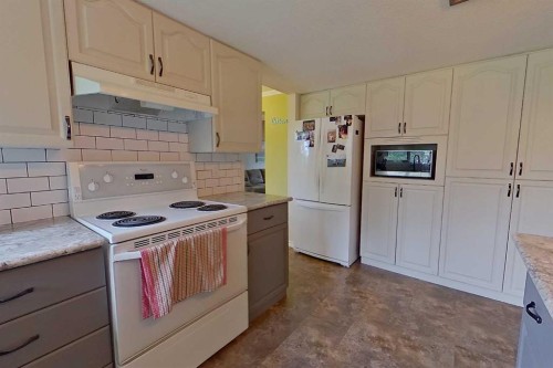 4609 Champagne Drive, Athabasca, AB - Indoor Photo Showing Kitchen