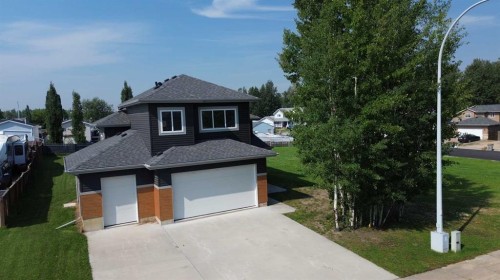 905 7 Avenue  Fox Creek, AB T0H 3Z0