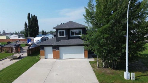 905 7 Avenue, Fox Creek, AB - Outdoor