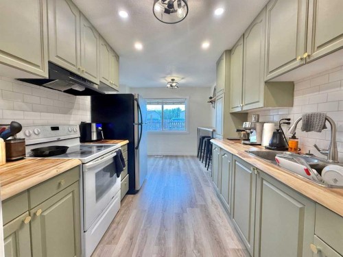 45-101 Mill Street, Hinton, AB - Indoor Photo Showing Kitchen With Double Sink