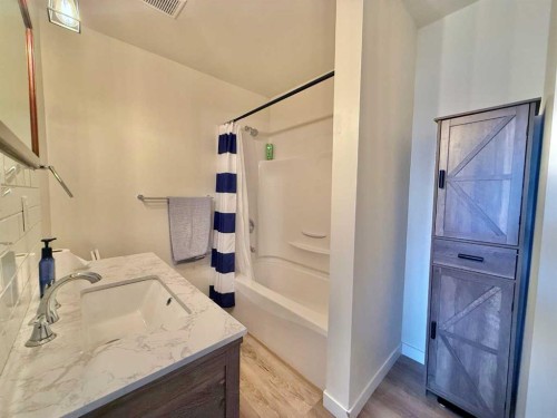 45-101 Mill Street, Hinton, AB - Indoor Photo Showing Bathroom