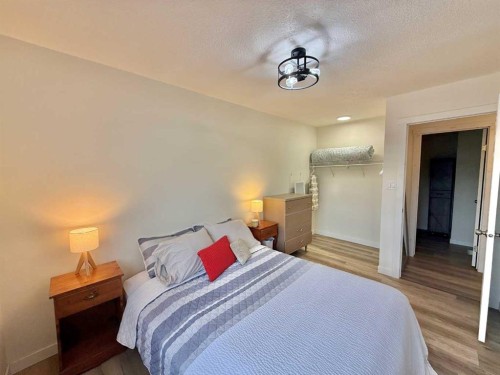 45-101 Mill Street, Hinton, AB - Indoor Photo Showing Bedroom