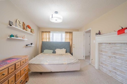 1306 1St Avenue, Canmore, AB - Indoor Photo Showing Bedroom