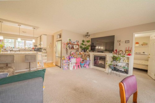 1306 1St Avenue, Canmore, AB - Indoor Photo Showing Living Room
